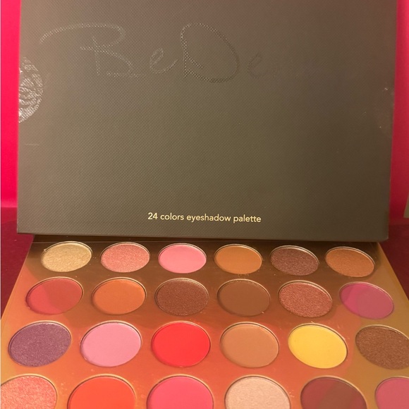 Be Denno 24-Color Eyeshadow Palette - Vibrant Shades - Picture 1 of 1